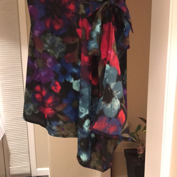 EUC Anthropologie FEI wrap silk floral top size 4 - Picture 4 of 7